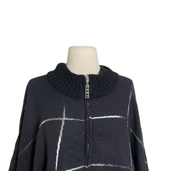 NEW DKNY Womens Window Pane Fringe Poncho Sweater Black Super Soft & Cozy! - Picture 2 of 8